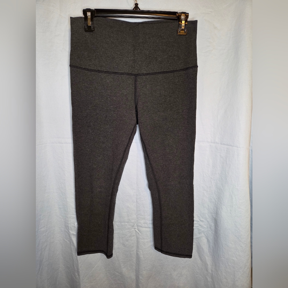 G276. Lululemon Wunder Under Crop (Cotton Roll Down) in Heather Black - Size 10?
